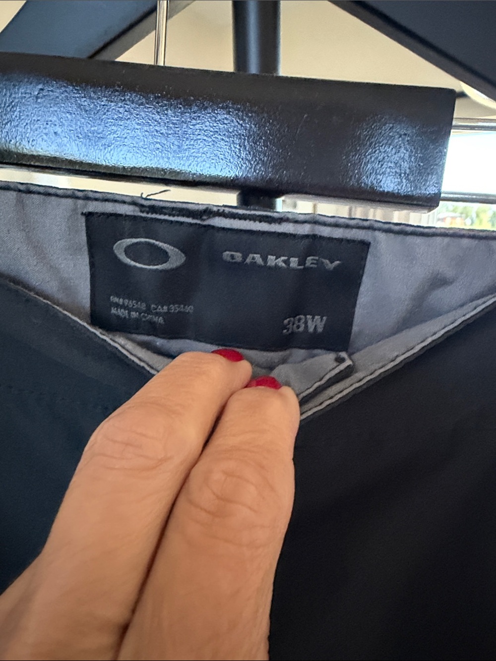 Men’s Oakley flat front golf shorts. - Picture 4 of 5